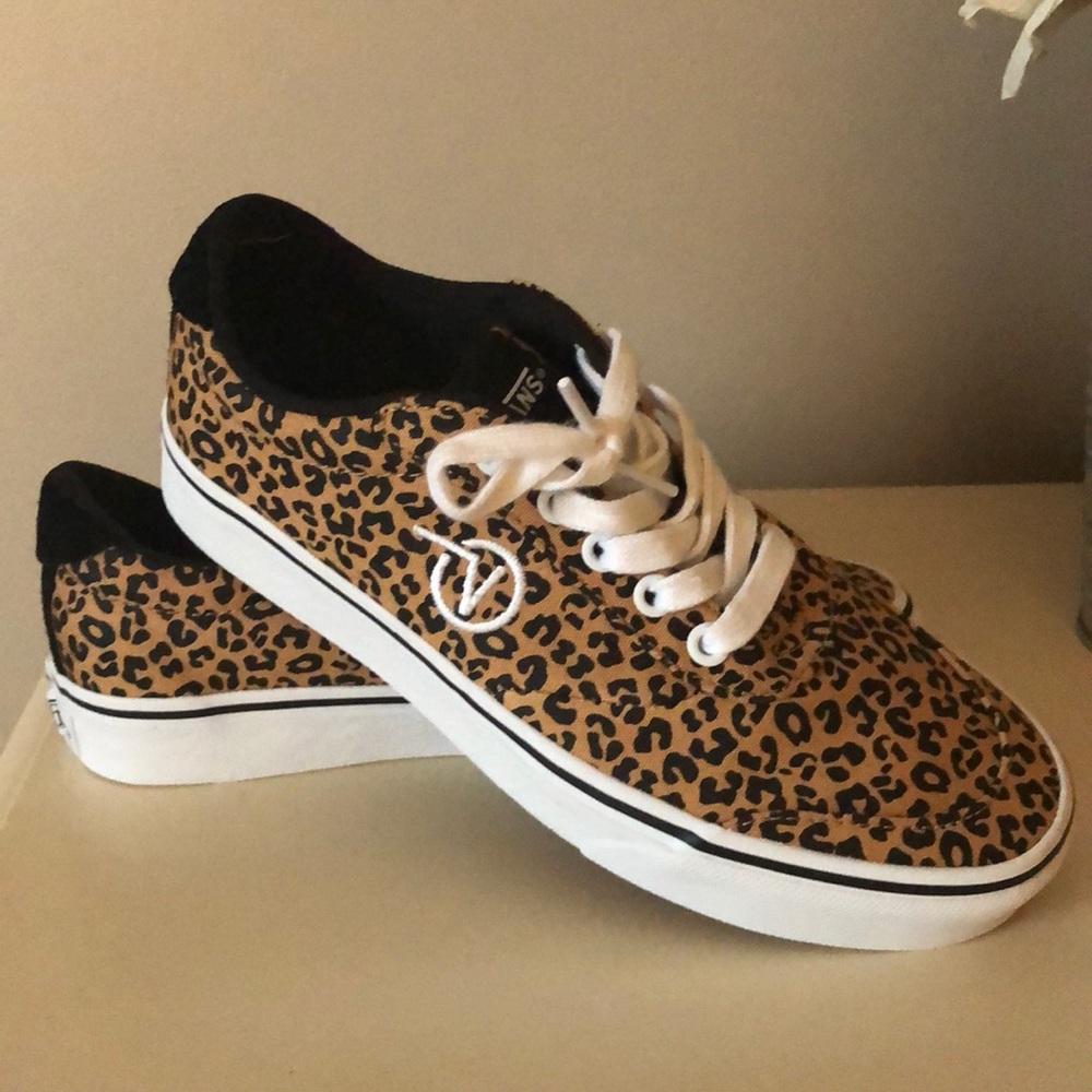 NWOT Vans Leopard size 6.5